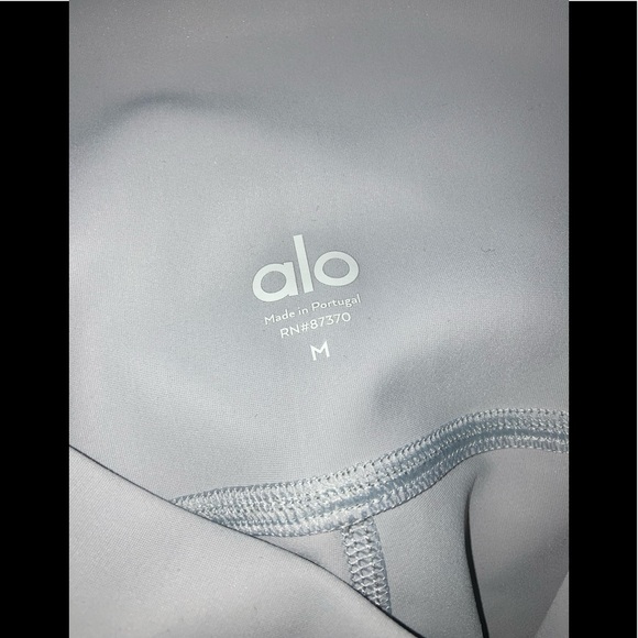 🆕 ALO YOGA laser cut/ripped leggings 🆕 - Picture 11 of 11